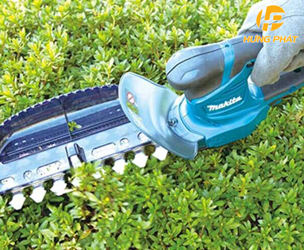 MÁY CẮT TỈA HÀNG RÀO DÙNG PIN UH201DWAX (12V MAX) Kèm (01 pin 2.0Ah + sạc nhanh)