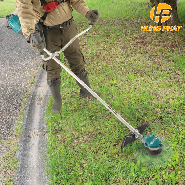 MÁY CẮT CỎ DÙNG PIN UR002GZ (40V MAX) (không kèm pin sạc)