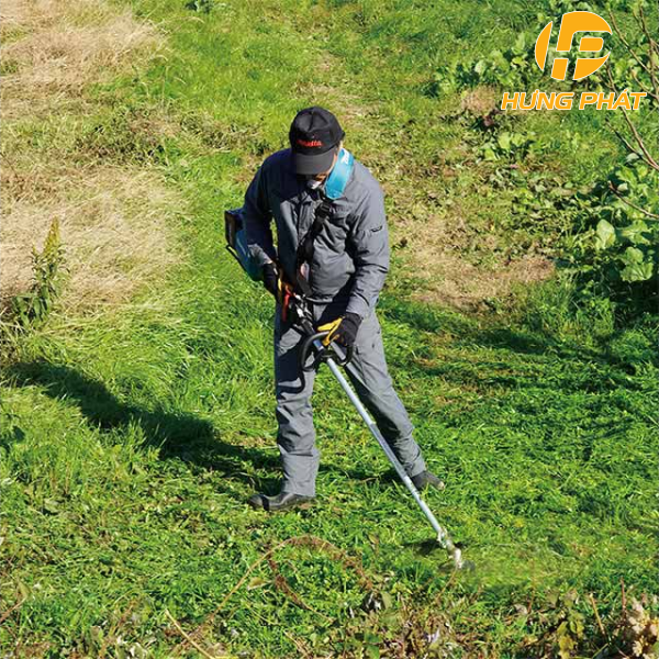 MÁY CẮT CỎ DÙNG PIN UR014GZ (BL)(40V MAX)