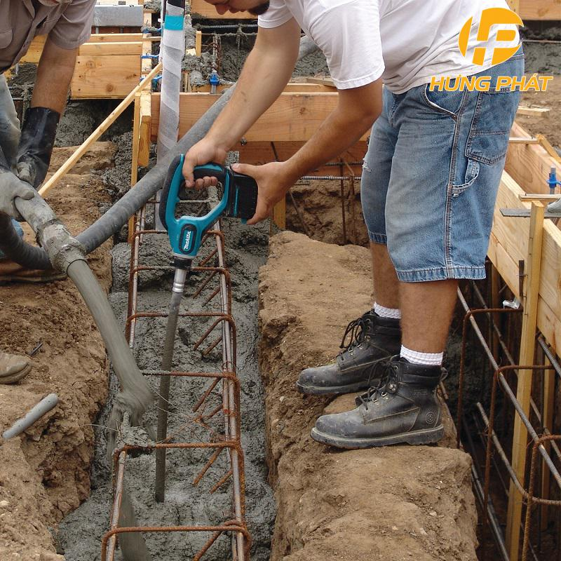 MÁY ĐẦM DÙI BÊ TÔNG DÙNG PIN (43MM/1.5M/BL)(40V MAX) MAKITA VR001GZ (Không kèm pin, sạc) MÁY ĐẦM DÙI BÊ TÔNG DÙNG PIN (43MM/1.5M/BL)(40V MAX) MAKITA VR001GZ (Không kèm pin, sạc)