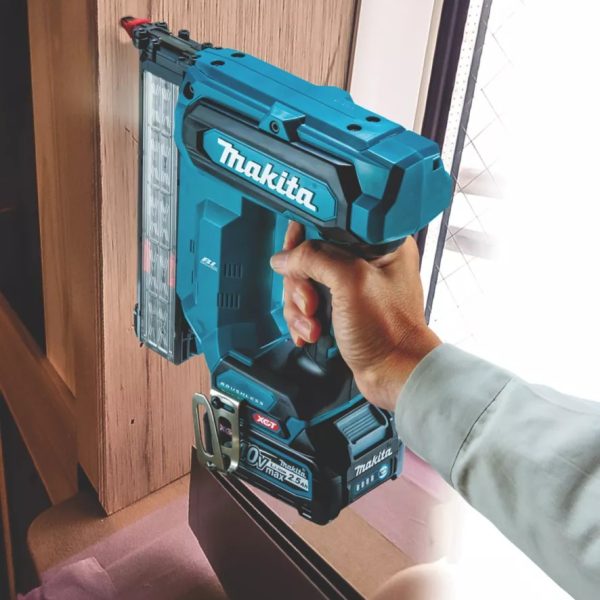 Máy bắn đinh dùng pin Makita FN001GZ02 (40MM/BL)(40V MAX) (Không kèm pin sạc)